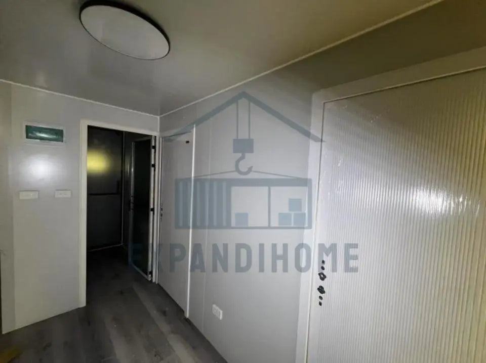 Small room with a door and wall graphics, featuring the brand 'Expandihome'.