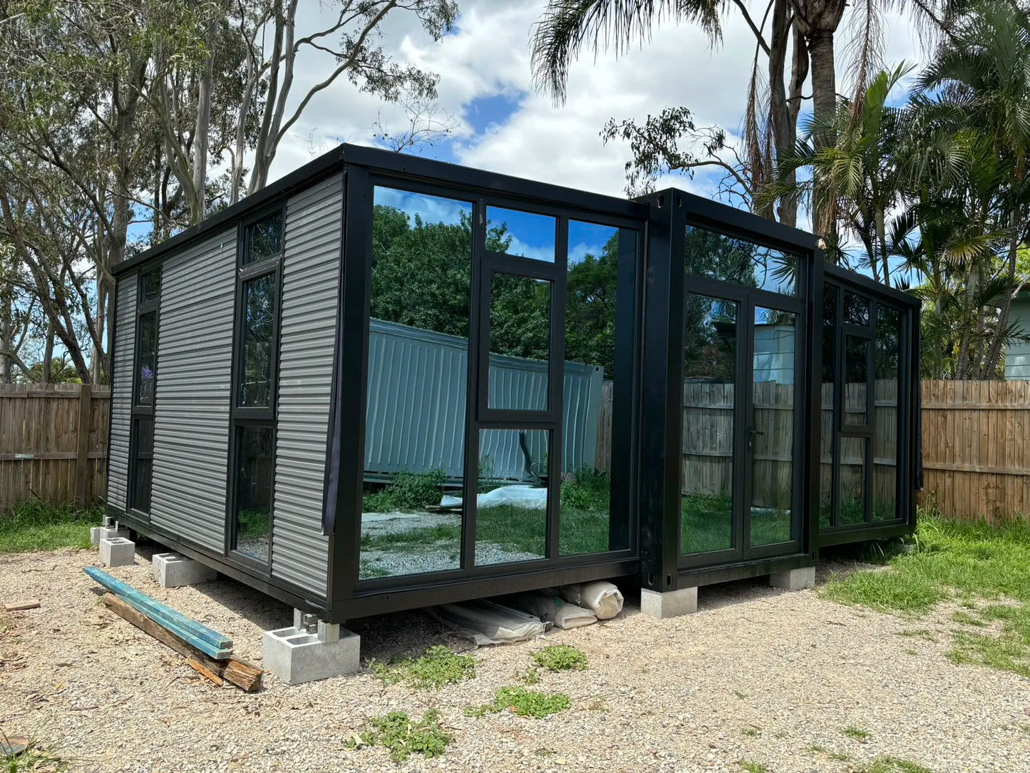 20ft Expandable container house heightened 2.4m ceiling bundle package