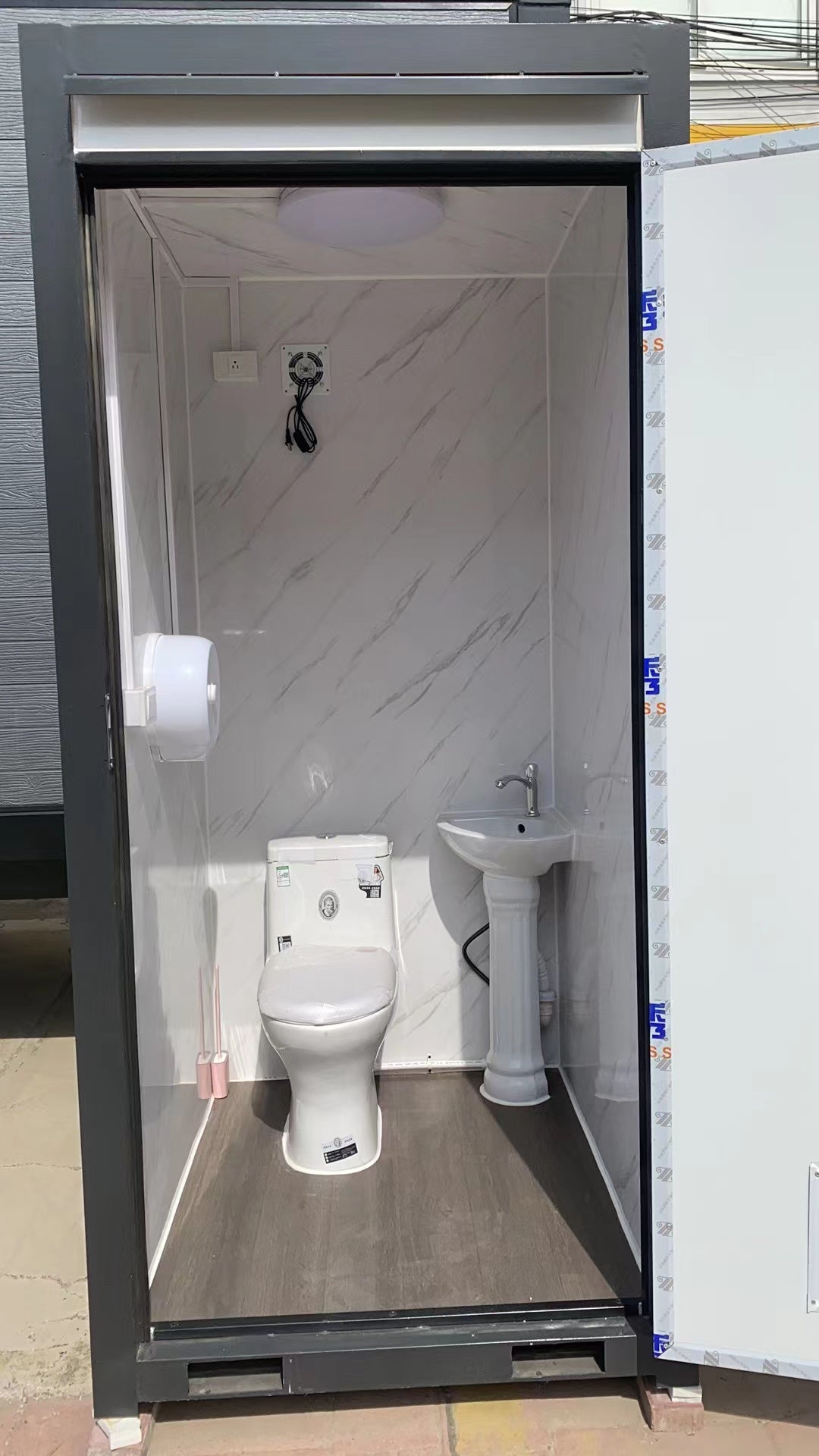 Portable single toilet