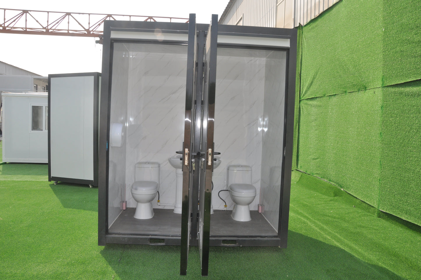 Portable single toilet